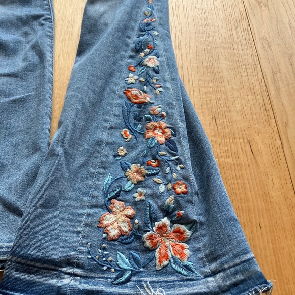 Driftwood Farrah embroidered flare jeans, 27x34 - Picture 2 of 5